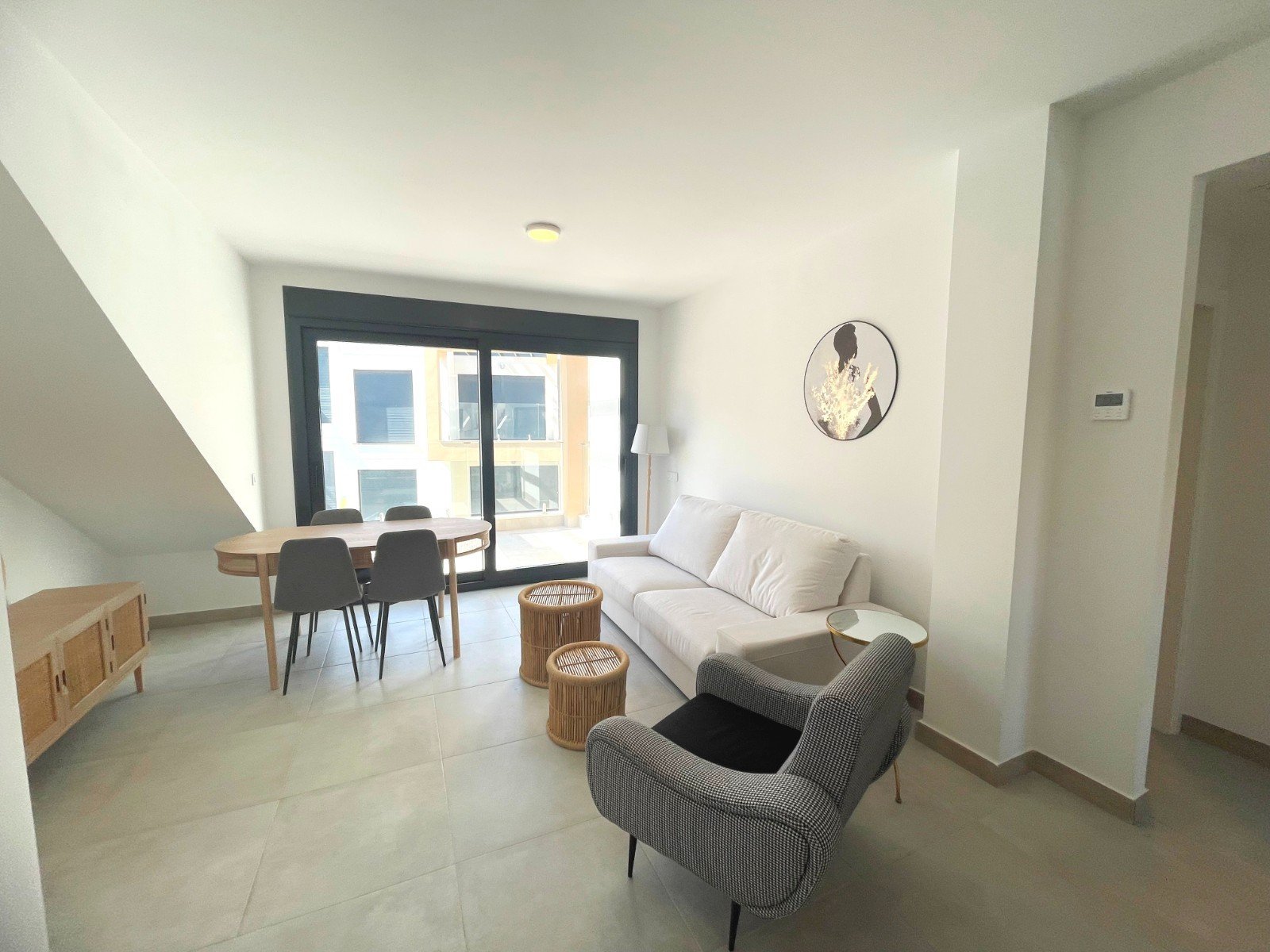 Helles Eckapartment mit großzügigem Dachterrassenbereich
