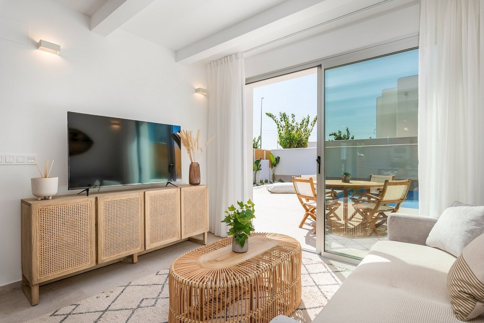 Ibiza-Style Apartment mit Garten &amp; Pool in Dolores