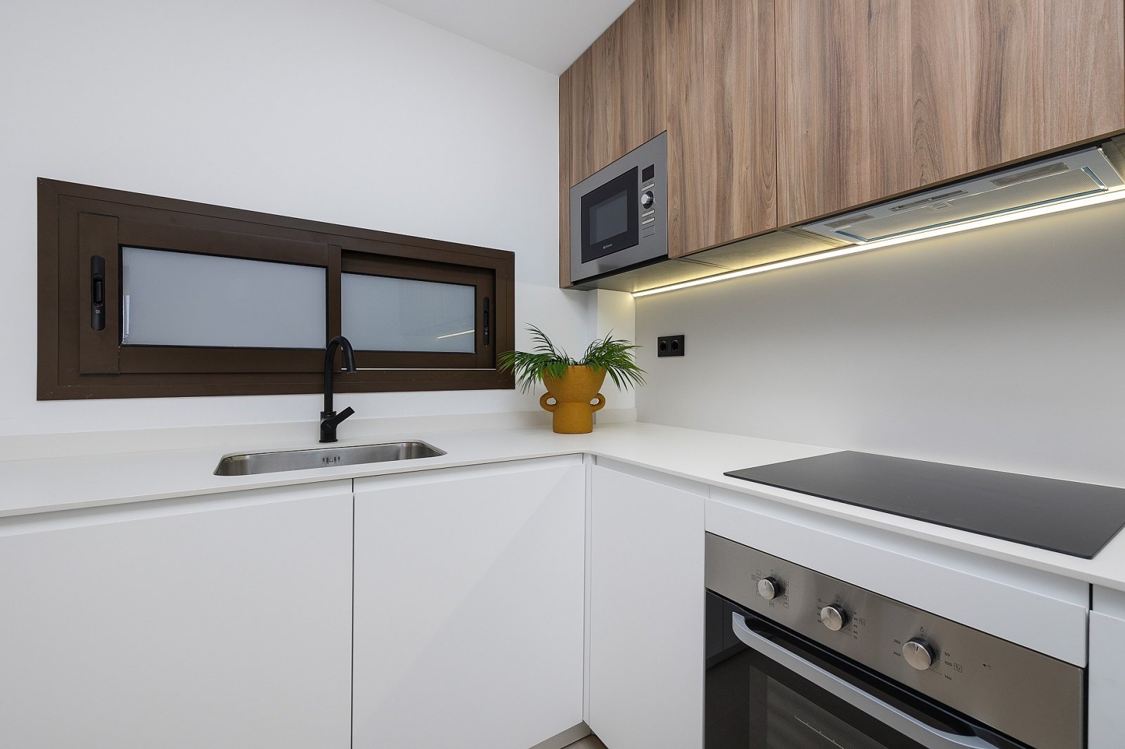 Traumwohnung mit Terrasse und Poolzugang