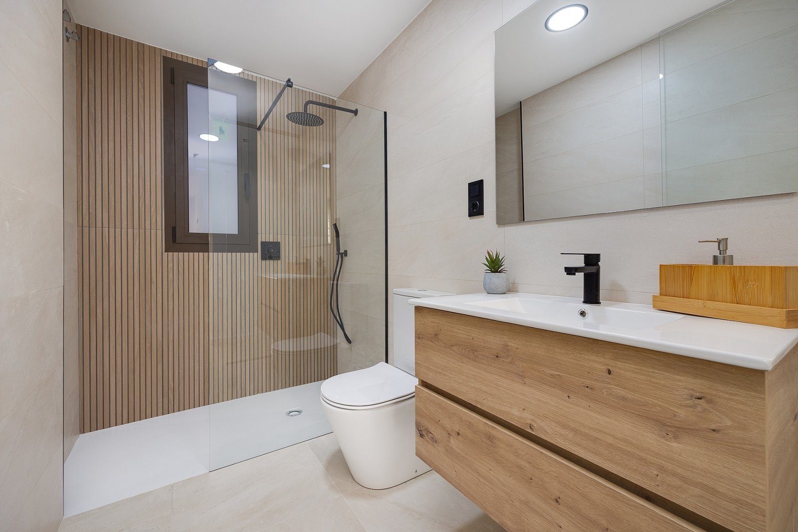 Traumwohnung mit Terrasse und Poolzugang