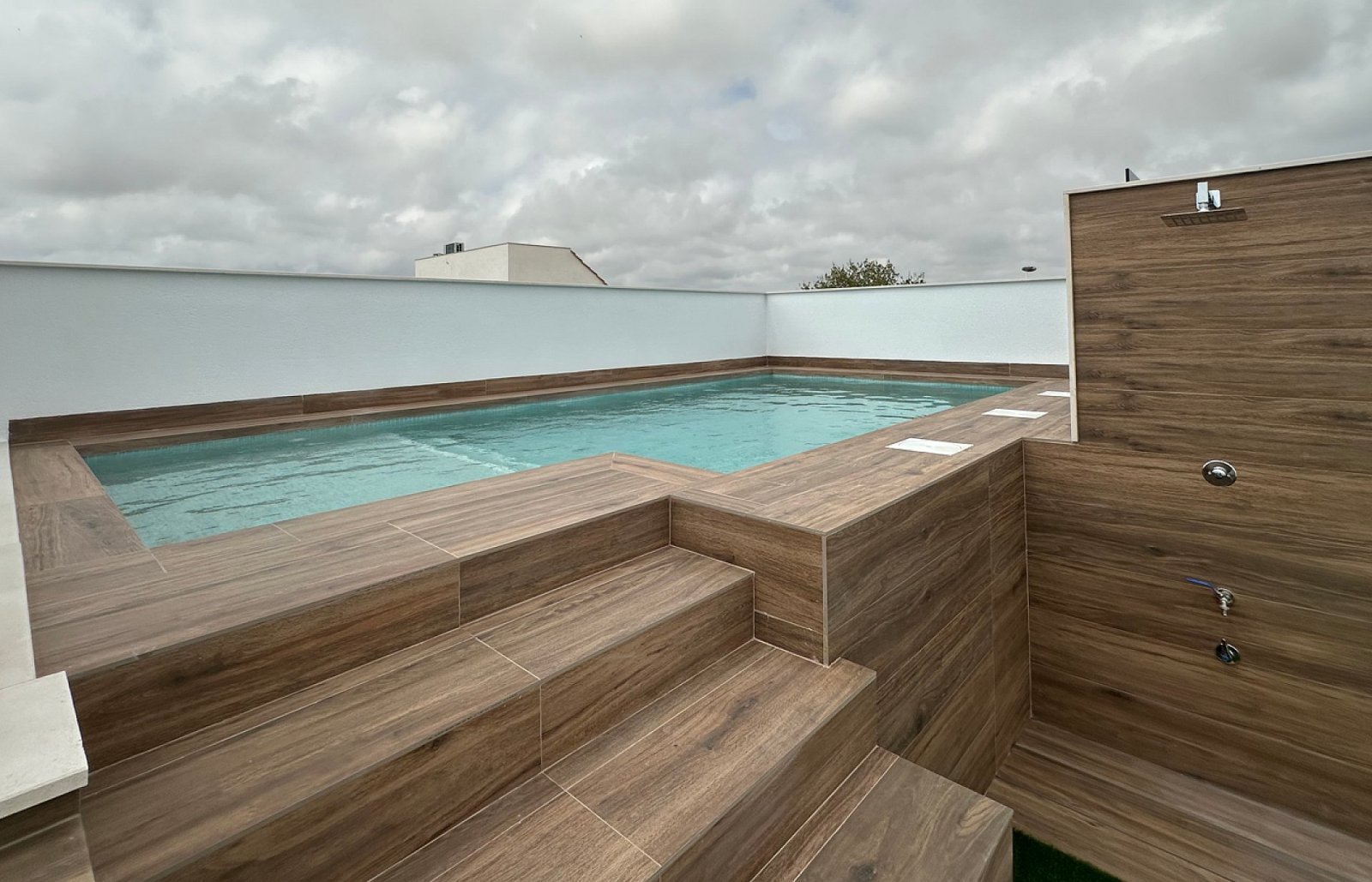Moderne Apartments mit Solarium, Pool &amp; 2 Schlafzimmern
