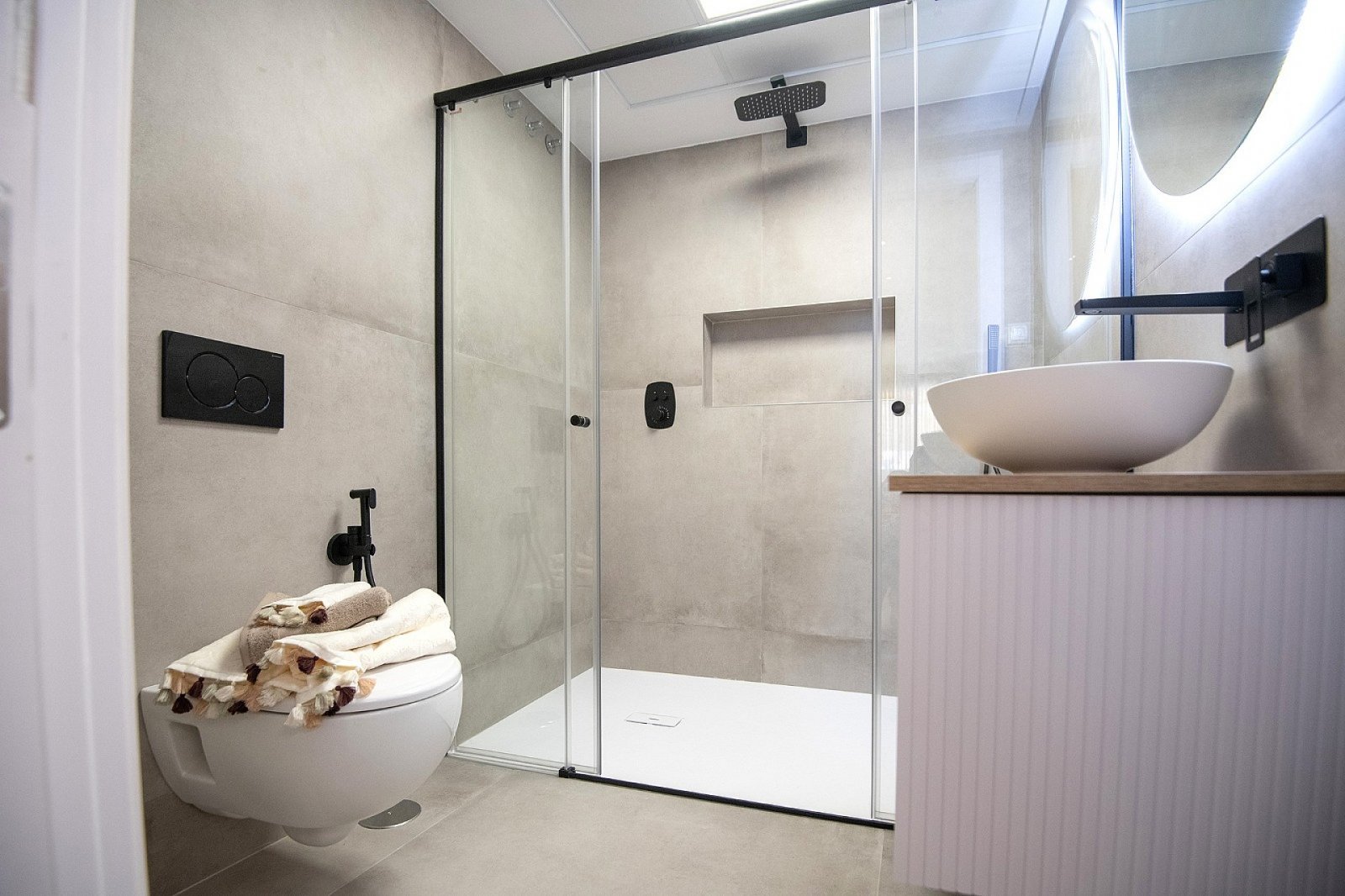 Exklusive Luxusresidenz mit Terrasse &amp; beheiztem Pool
