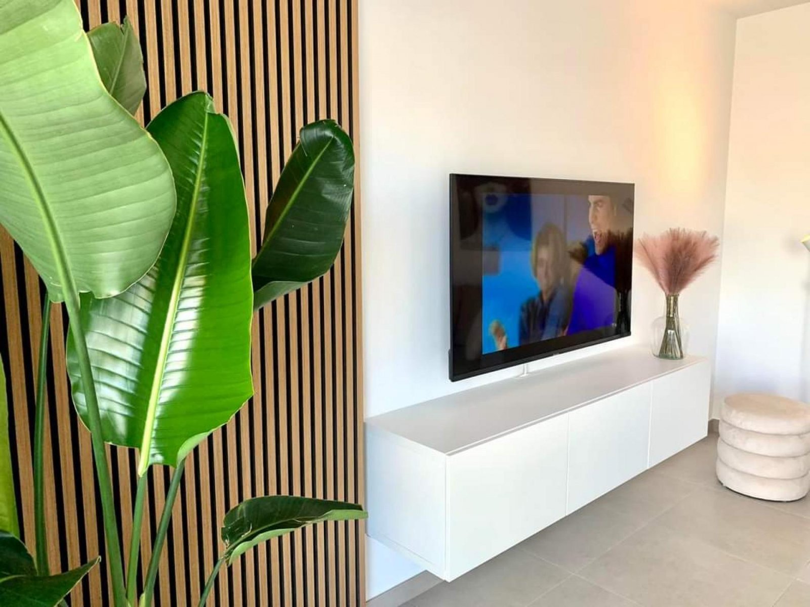 Modernes Apartment mit Dachterrasse, Pool & Tiefgarage - Einziehen & Genießen