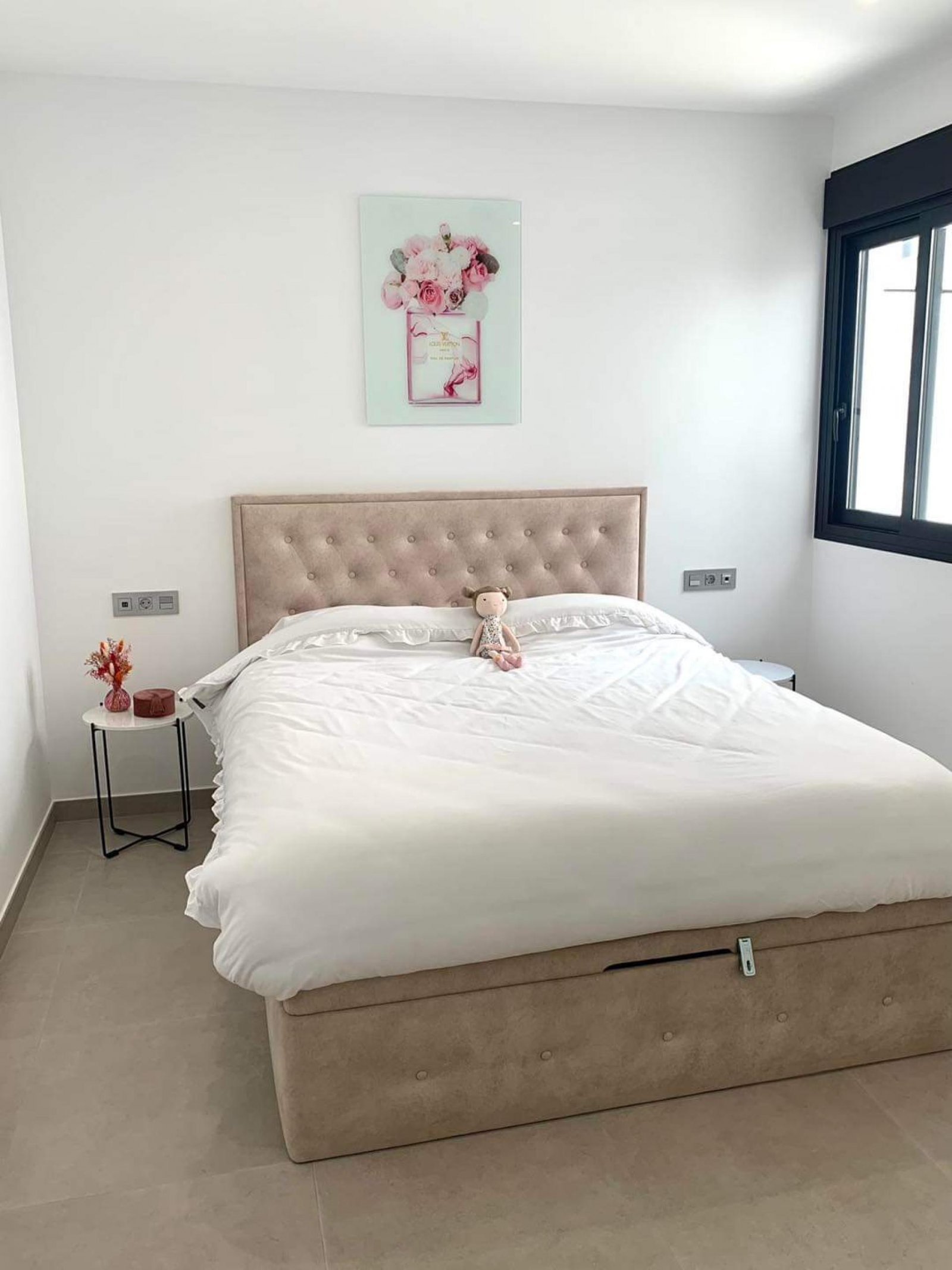 Modernes Apartment mit Dachterrasse, Pool & Tiefgarage - Einziehen & Genießen