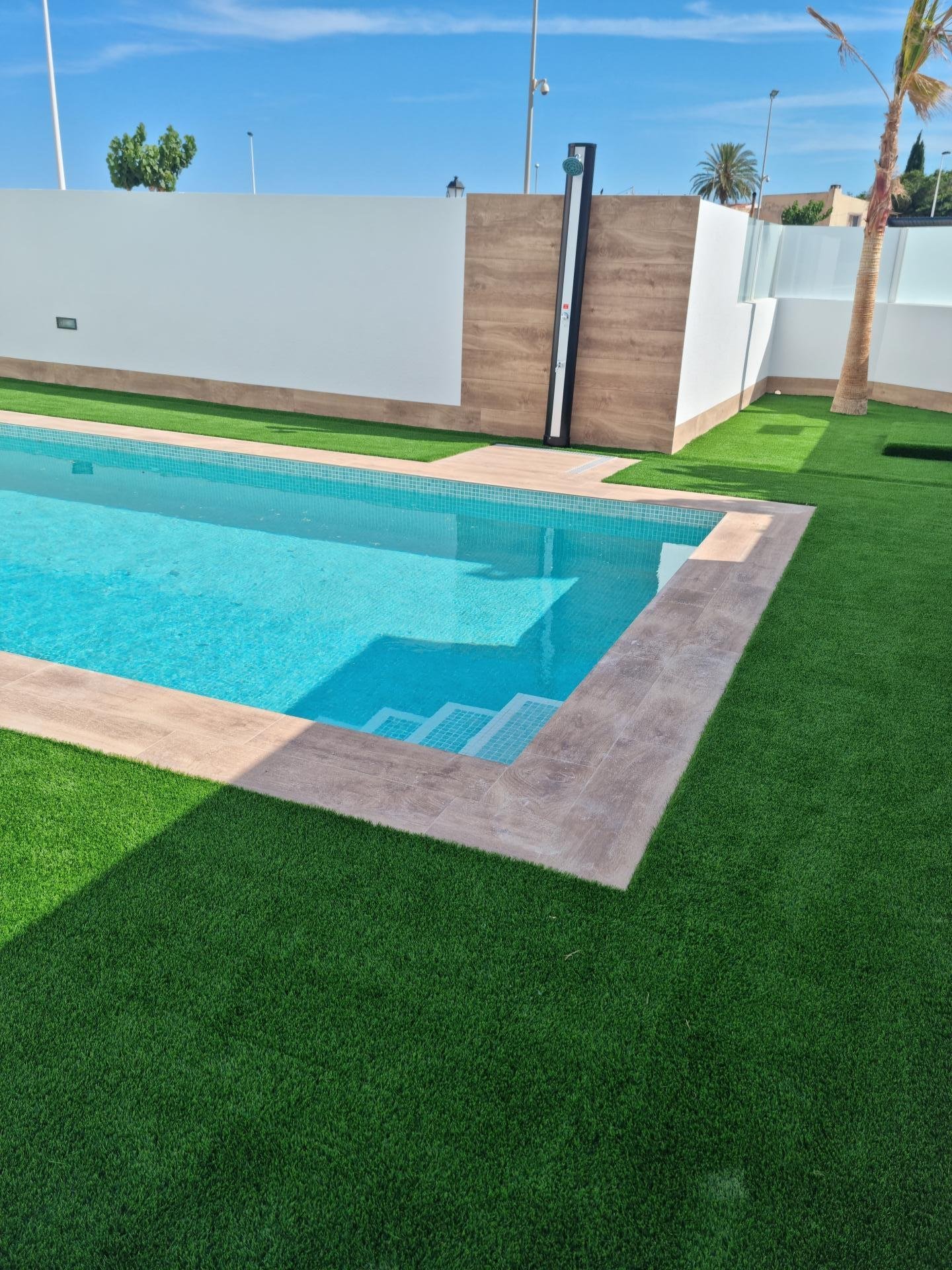 Modernes Apartment mit Dachterrasse, Pool & Tiefgarage - Einziehen & Genießen