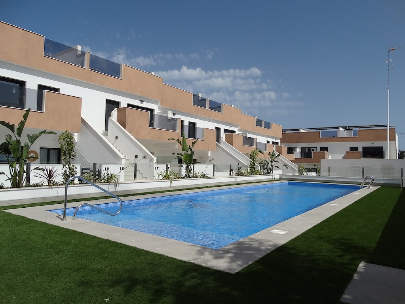 Traumwohnung mit Garten & Pool
