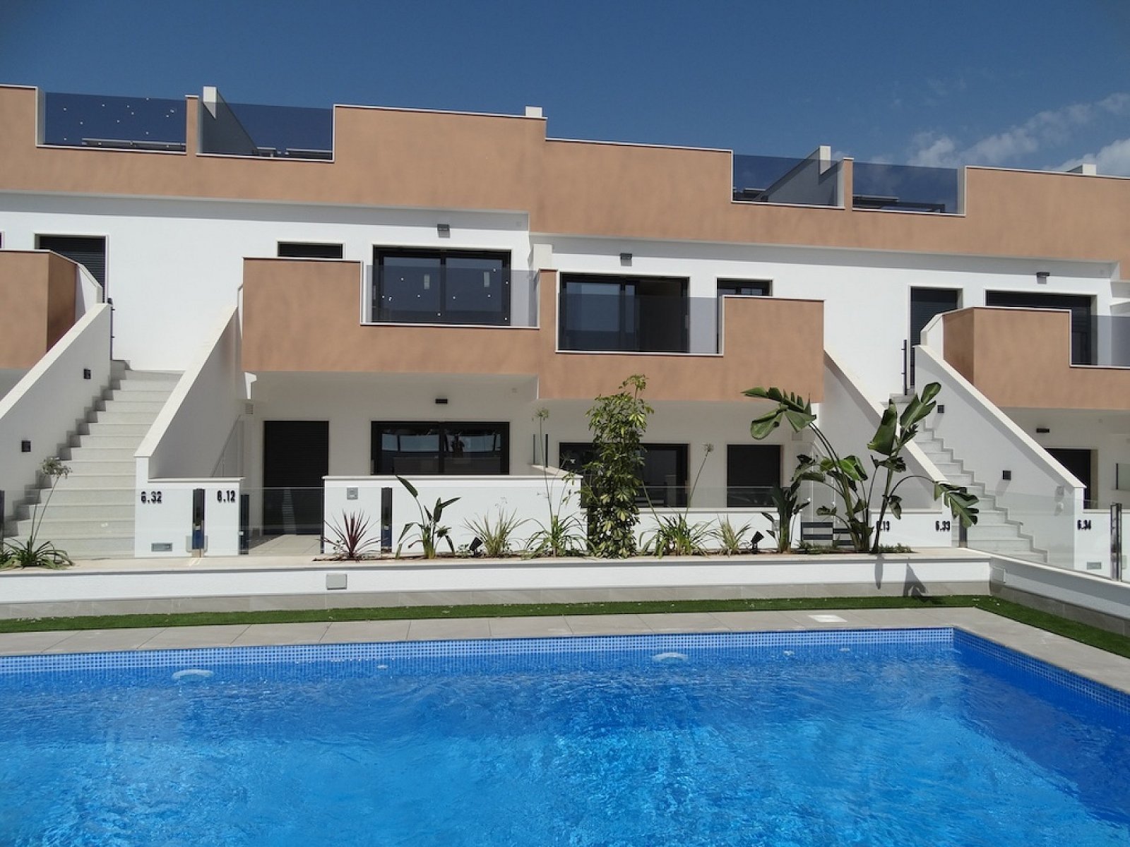 Traumwohnung mit Garten & Pool