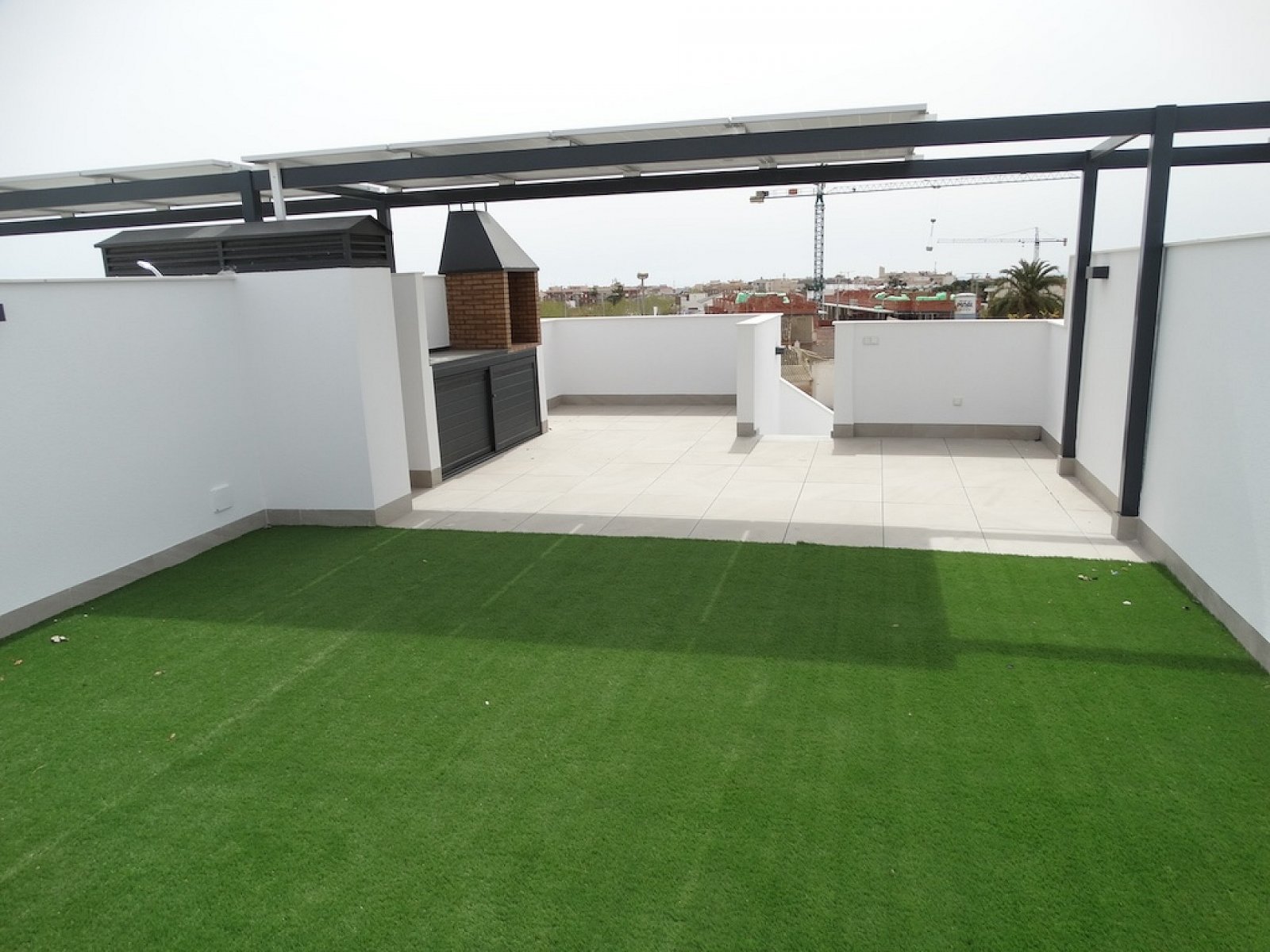 Traumwohnung mit Garten & Pool