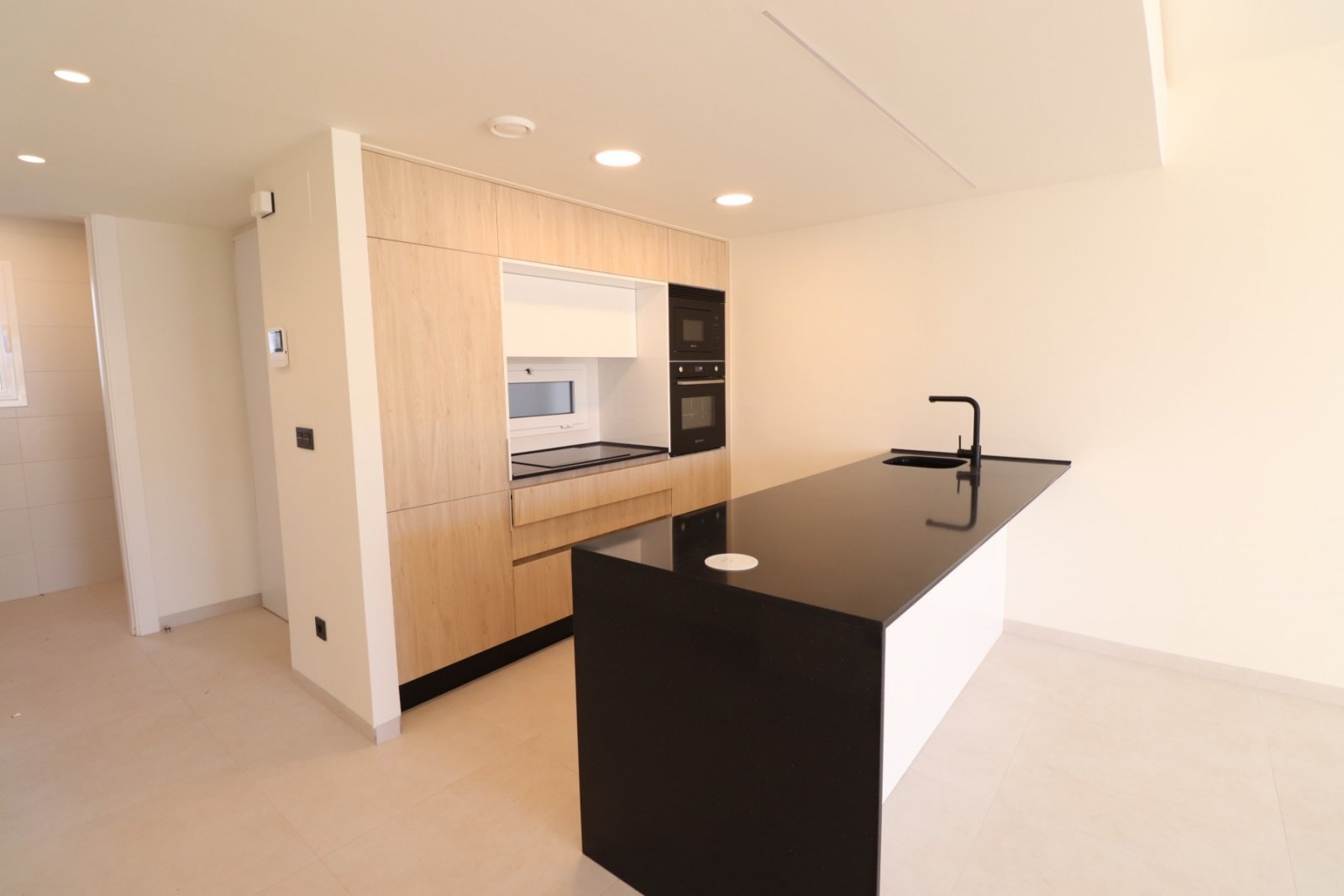 Modernes Wohnen mit Poolblick und Sonnenterrasse