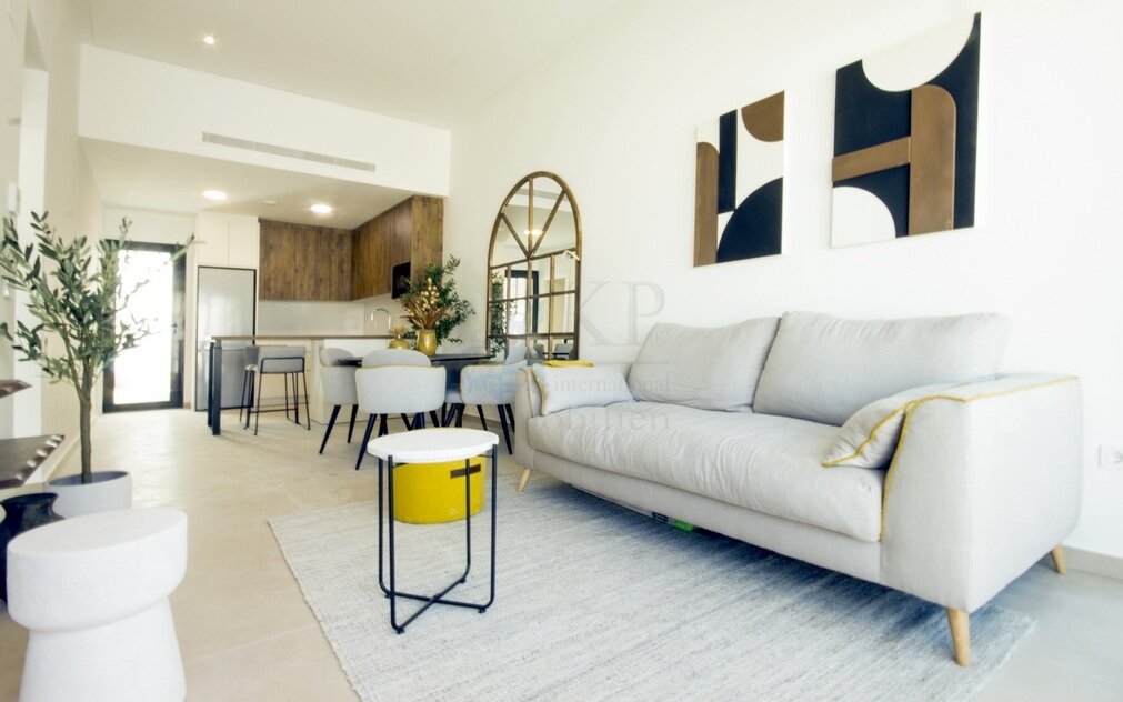 Exklusives Erdgeschoss-Apartment mit privatem Garten und Gemeinschaftspool