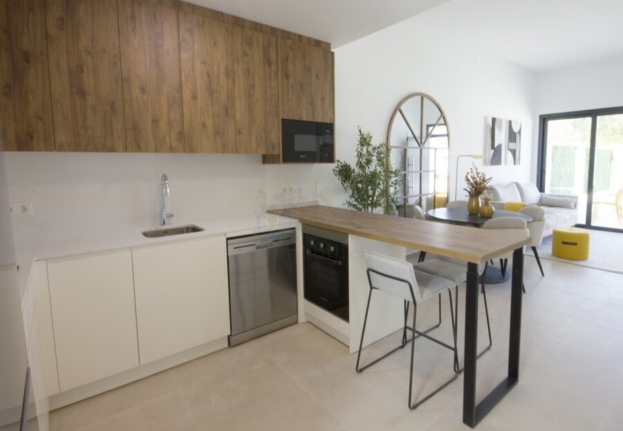 Modernes Penthouse mit großer Dachterrasse und Gemeinschaftspool