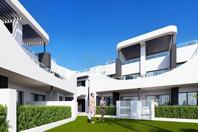Modernes Penthouse mit großer Dachterrasse und Gemeinschaftspool
