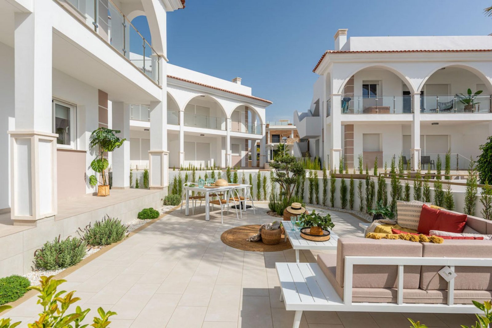 Sonnige Apartments mit Garten und Pool