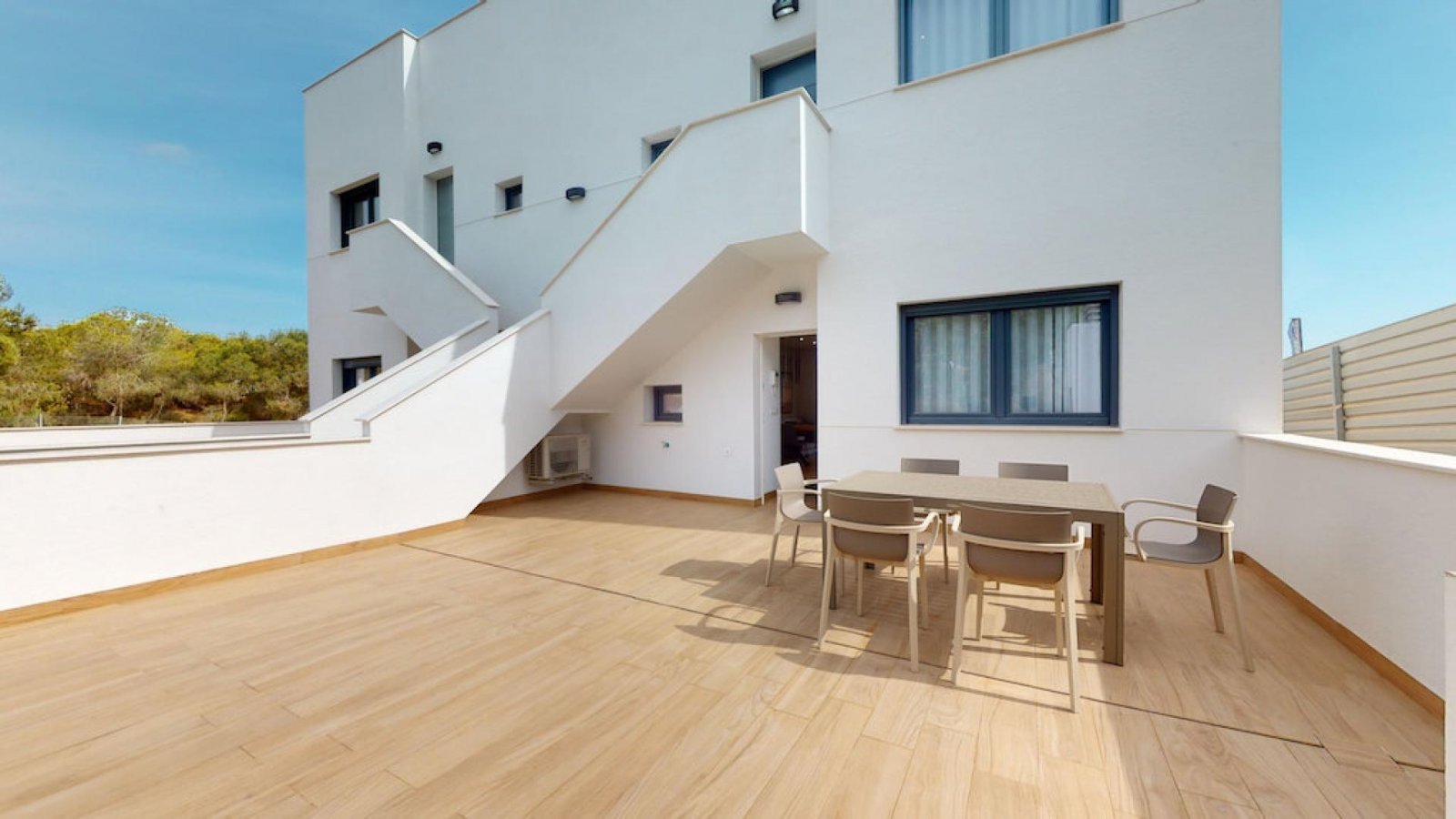 Elegantes Apartment mit Privatgarten &amp; Pool