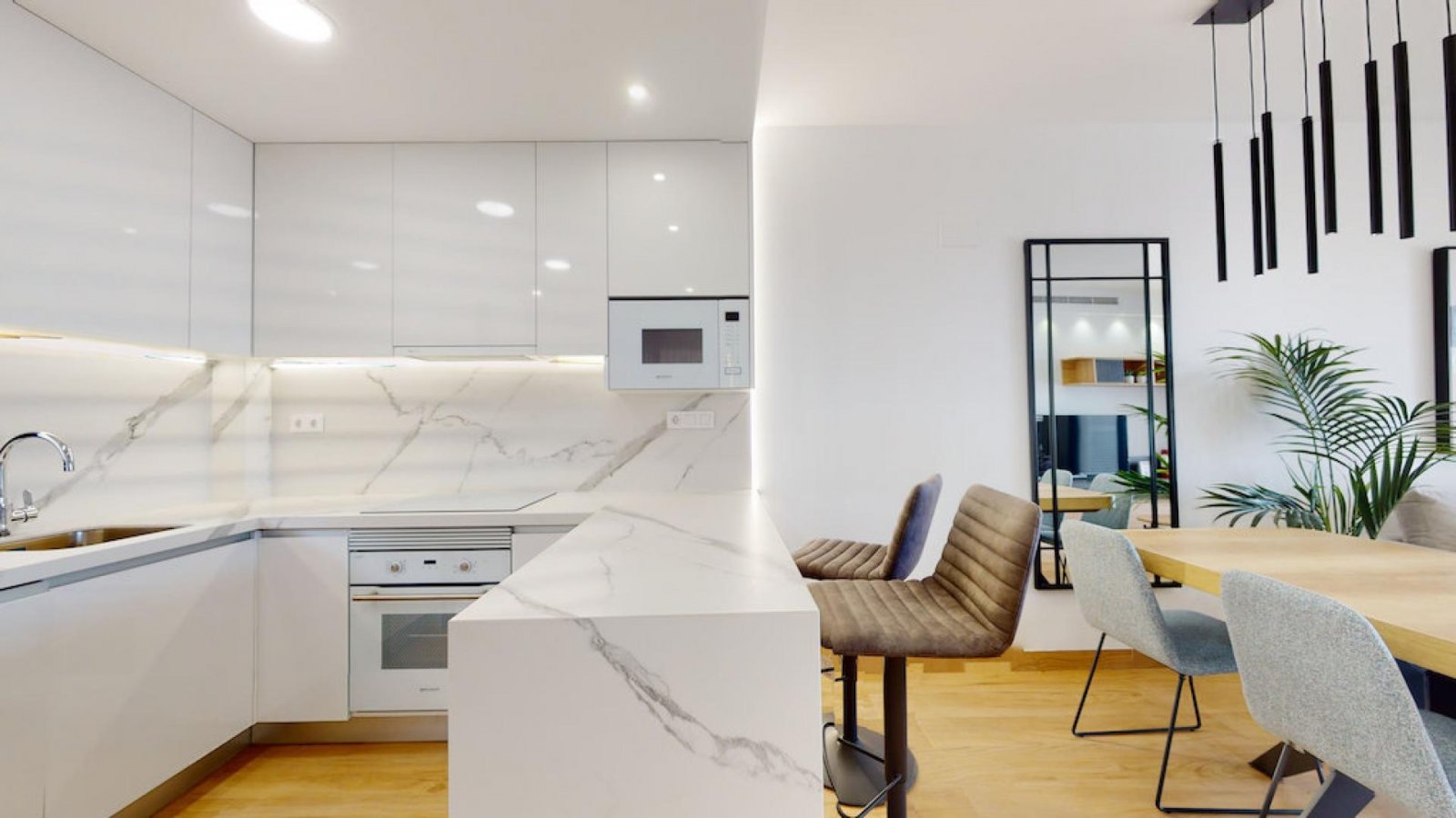 Elegantes Apartment mit Privatgarten &amp; Pool