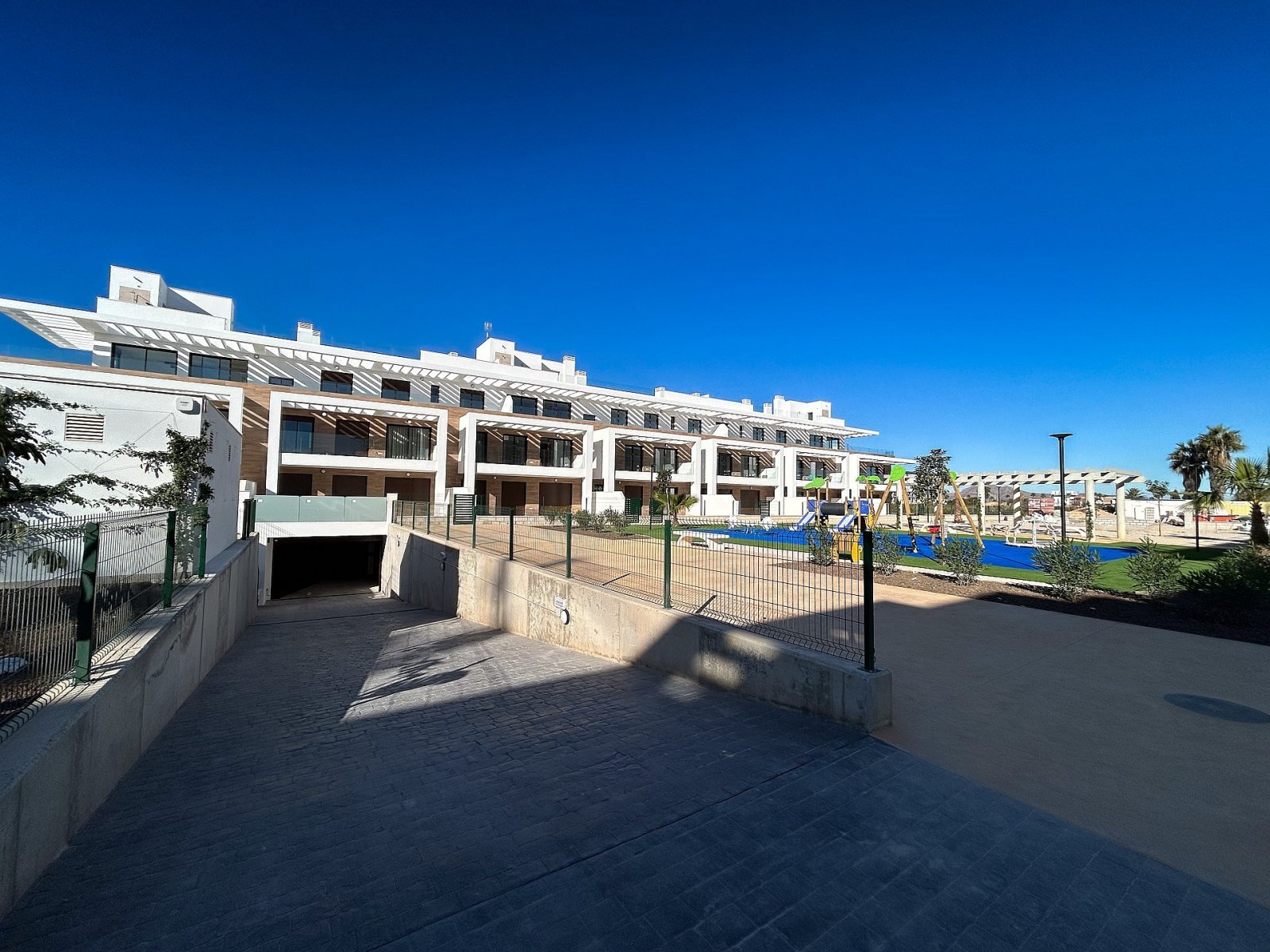 Exklusive Wohnung mit Pool und Tiefgarage