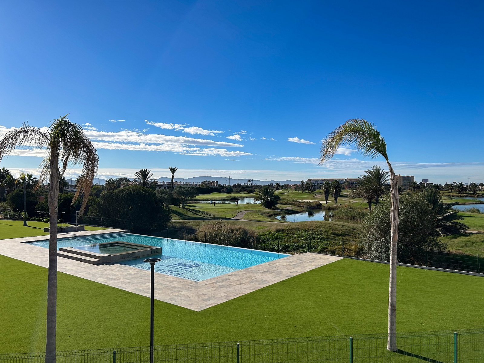 Exklusive Wohnung mit Pool und Tiefgarage