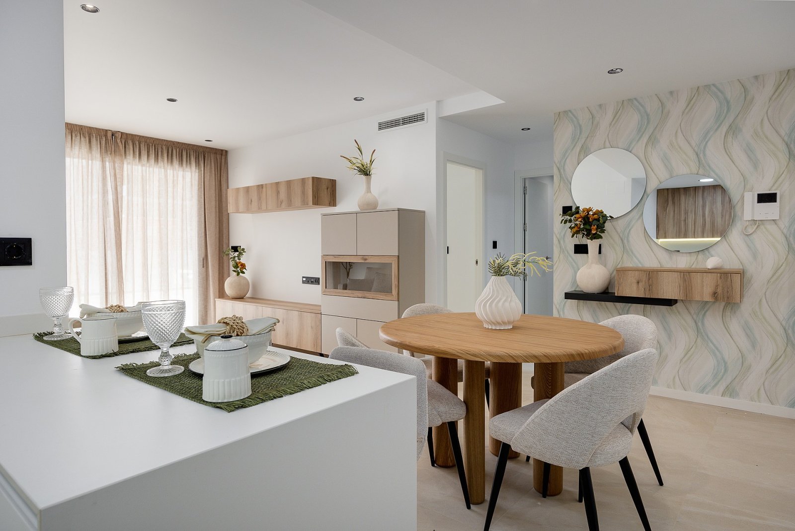 Exklusive Wohnung mit Pool und Tiefgarage