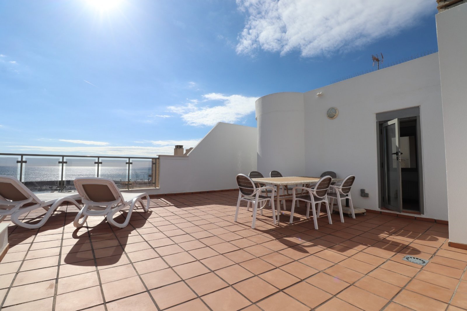 Hochgelegenes Luxus-Penthouse mit traumhafter Aussicht