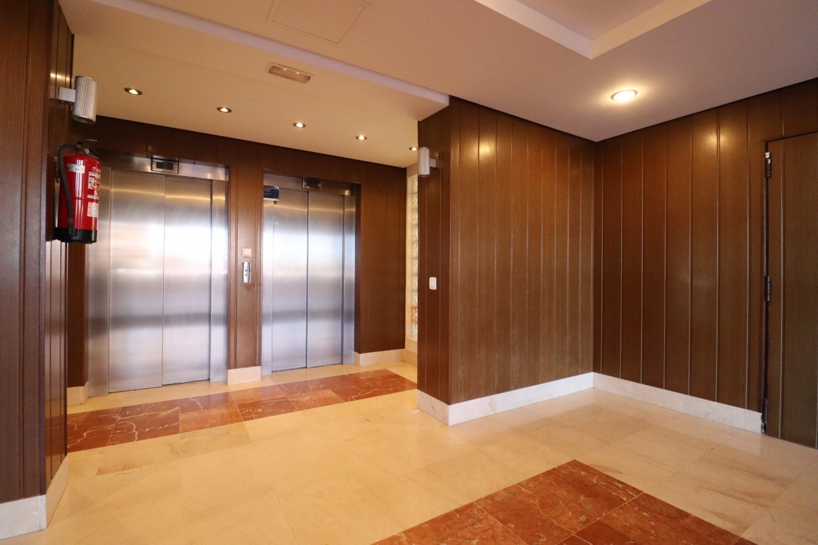 Hochgelegenes Luxus-Penthouse mit traumhafter Aussicht