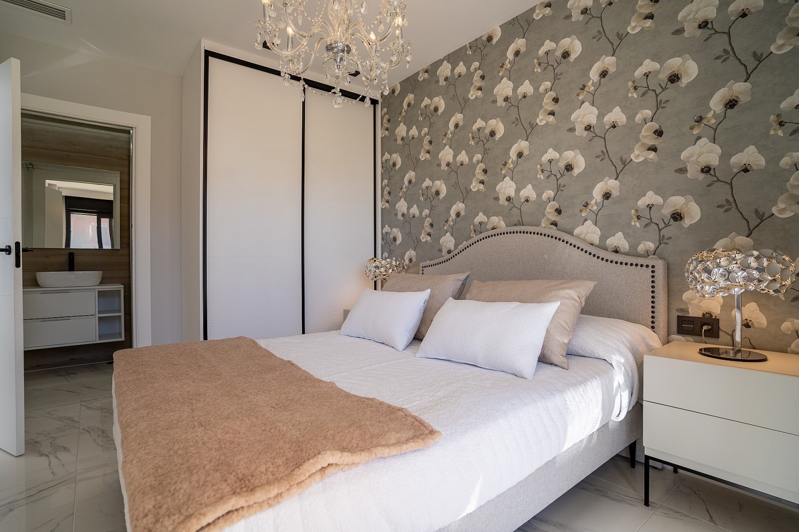 Traumwohnung mit Garten, Jacuzzi und Tiefgarage