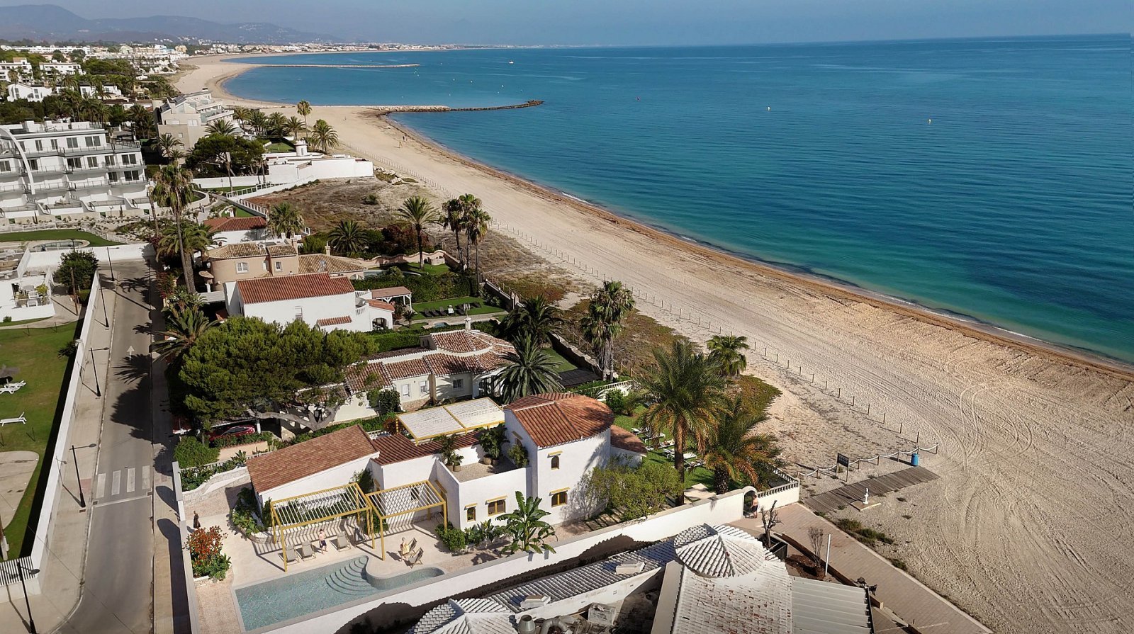 Moderne Apartments mit Terrasse und Meerblick