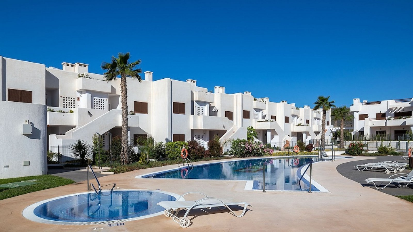 Exklusive Gartenwohnung direkt am Meer