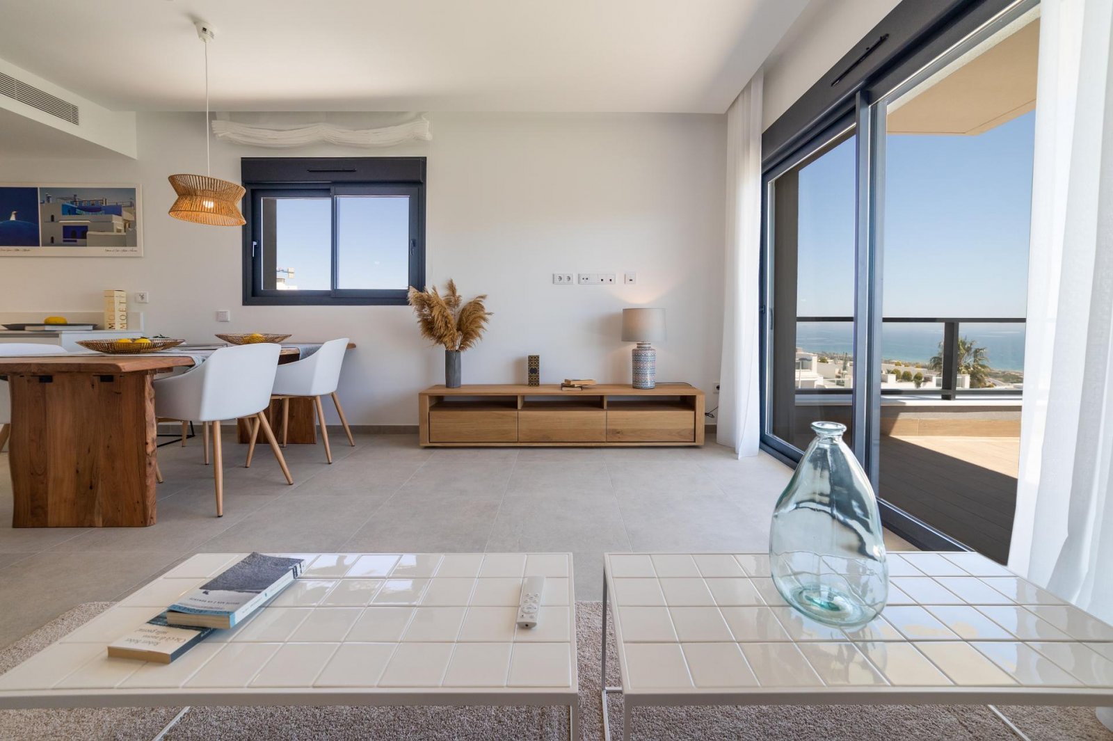 Komfortables Apartment mit Pool, privatem Garten und Tiefgarage