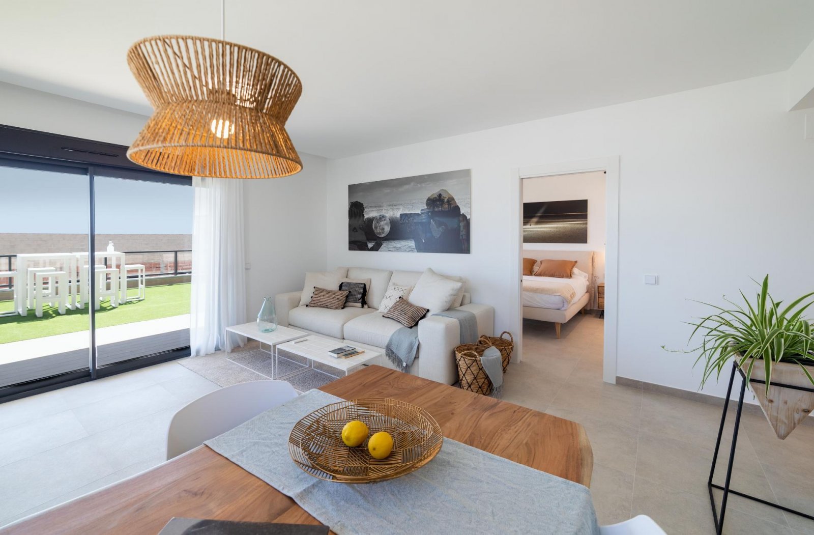 Komfortables Apartment mit Pool, privatem Garten und Tiefgarage