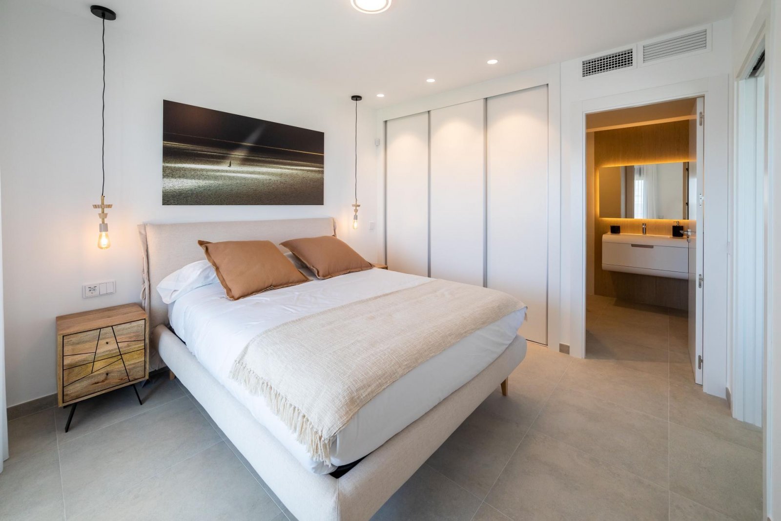 Komfortables Apartment mit Pool, privatem Garten und Tiefgarage