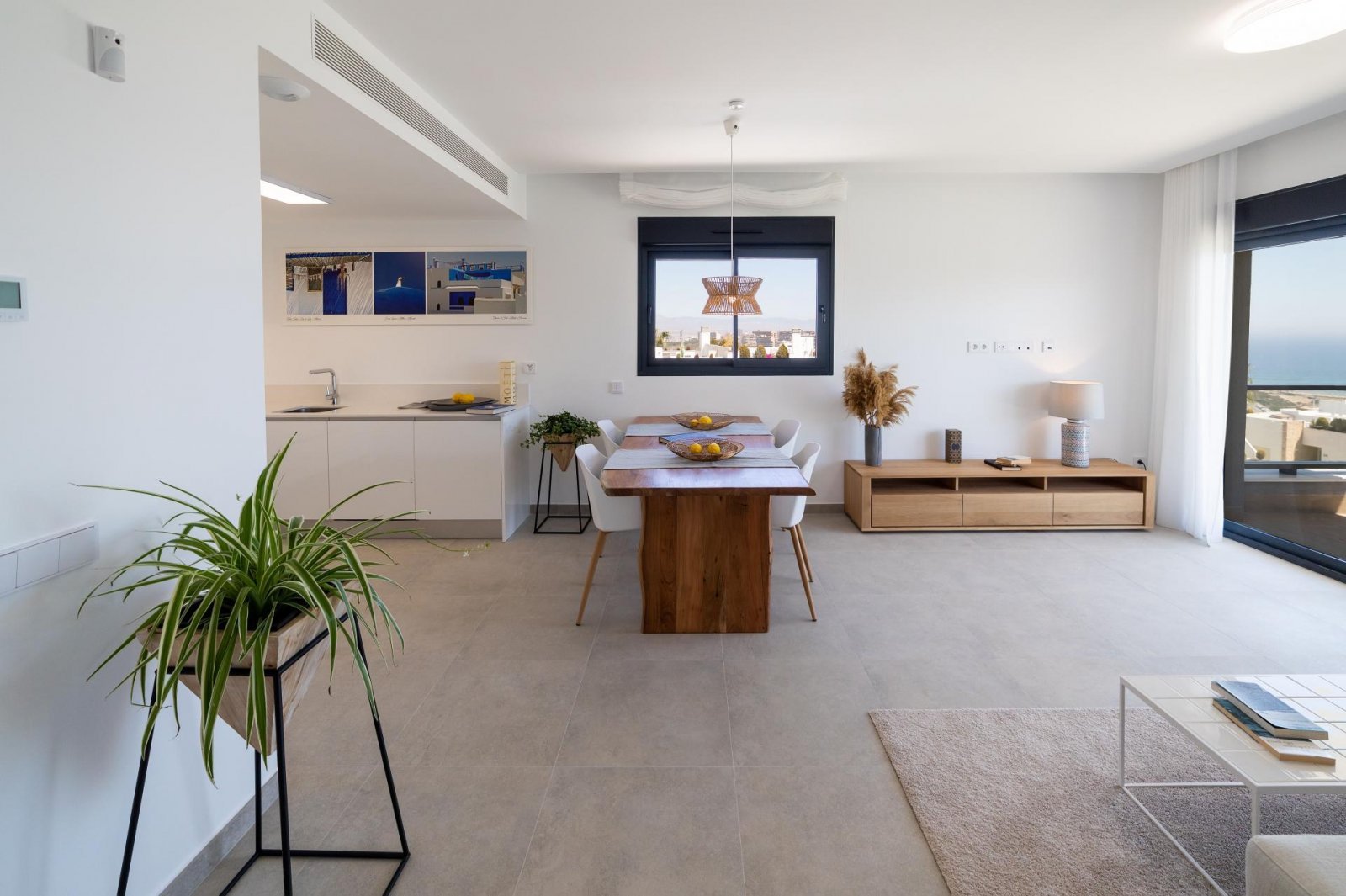 Komfortables Apartment mit Pool, privatem Garten und Tiefgarage