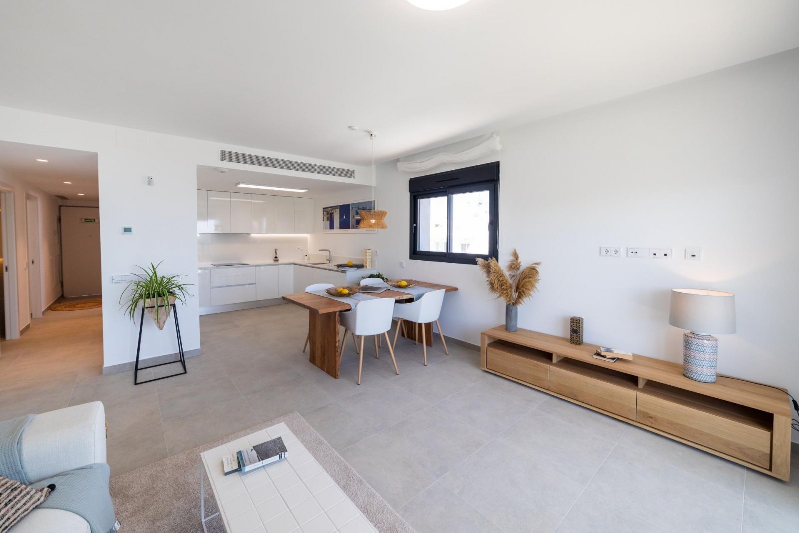 Komfortables Apartment mit Pool, privatem Garten und Tiefgarage