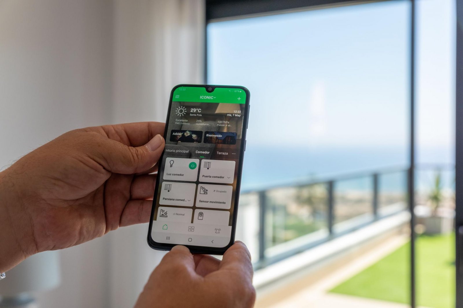 Komfortables Apartment mit Pool, privatem Garten und Tiefgarage