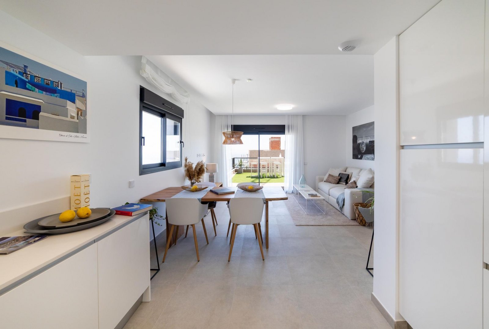 Komfortables Apartment mit Pool, privatem Garten und Tiefgarage