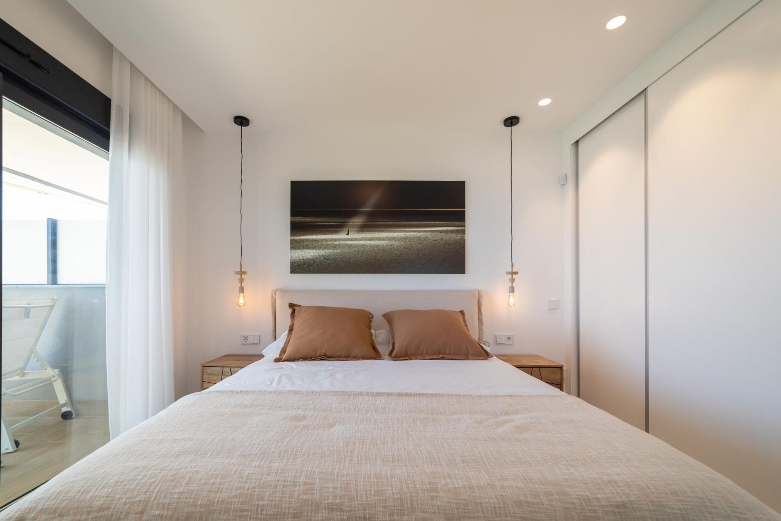 Komfortables Apartment mit Pool, privatem Garten und Tiefgarage