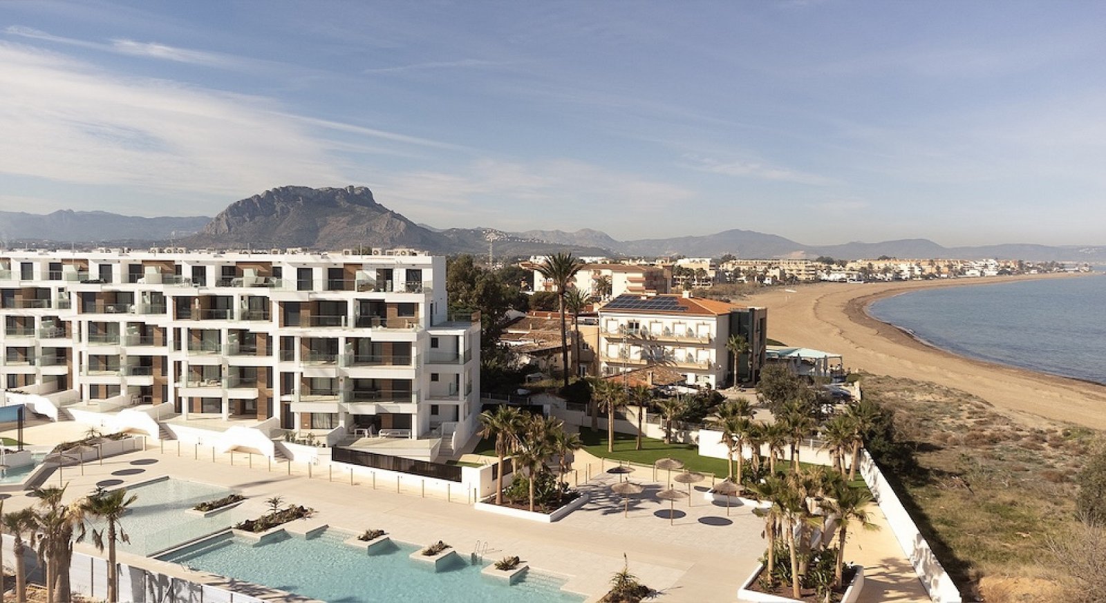 Moderne Meerblick-Apartments mit Garten und Pool