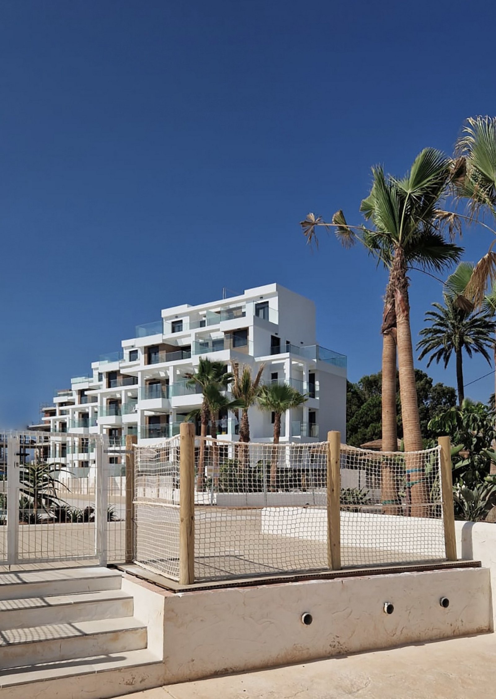 Moderne Meerblick-Apartments mit Garten und Pool
