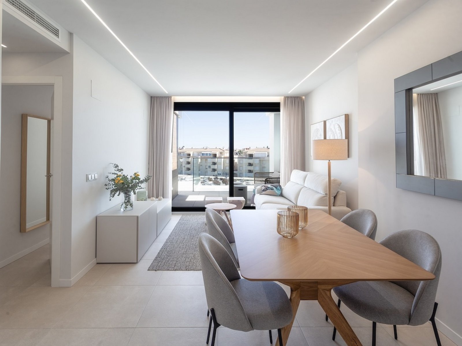 Moderne Meerblick-Apartments mit Garten und Pool