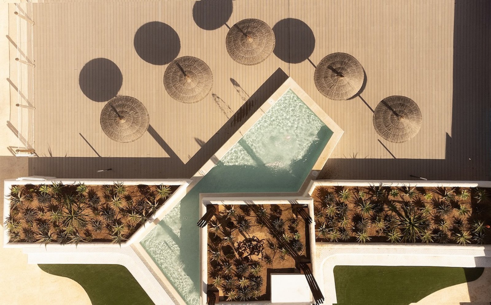 Moderne Meerblick-Apartments mit Garten und Pool