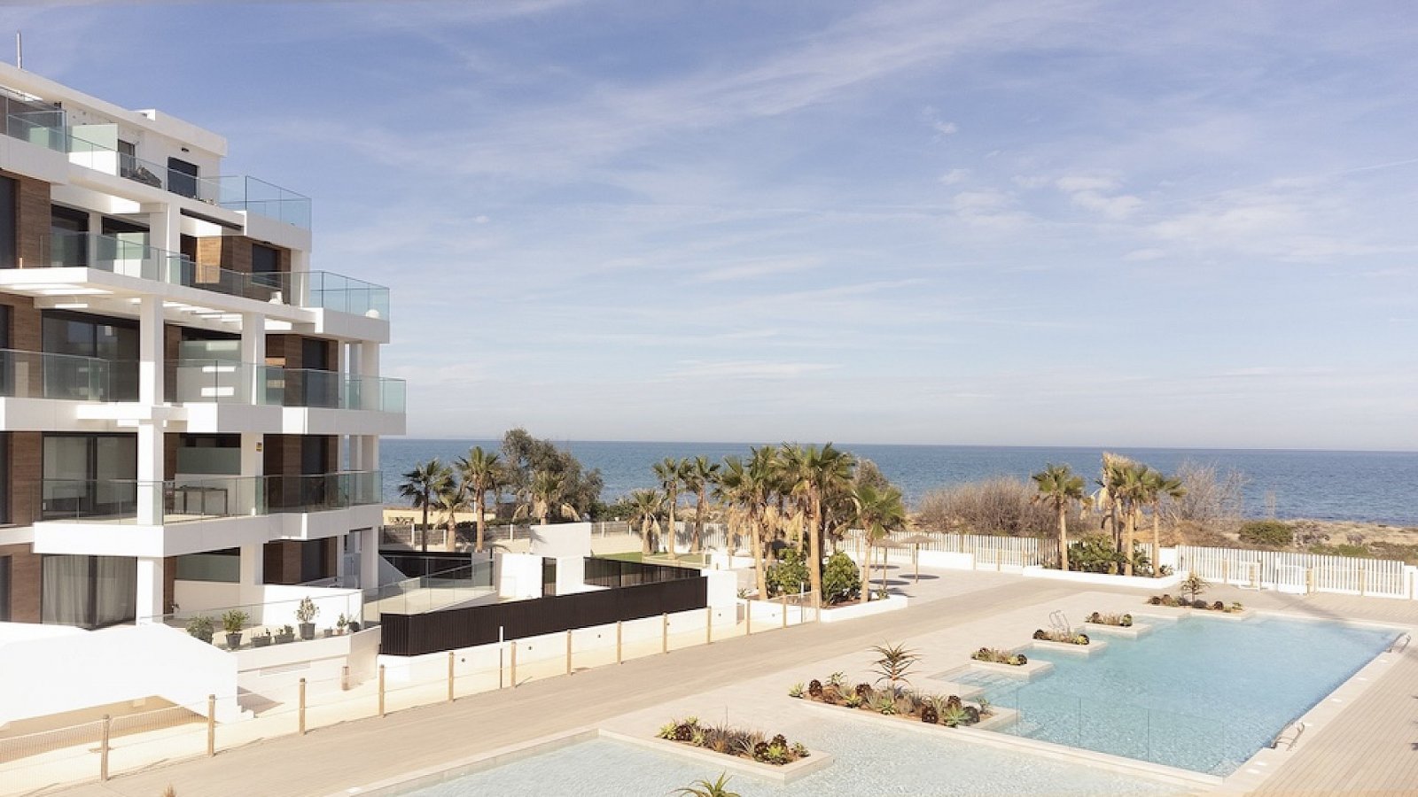 Moderne Meerblick-Apartments mit Garten und Pool