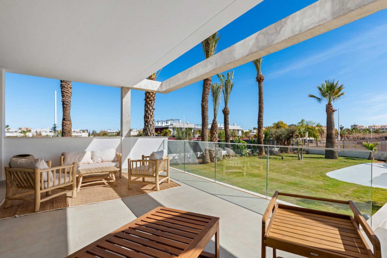 Exklusive Apartments mit Pool und Meerblick