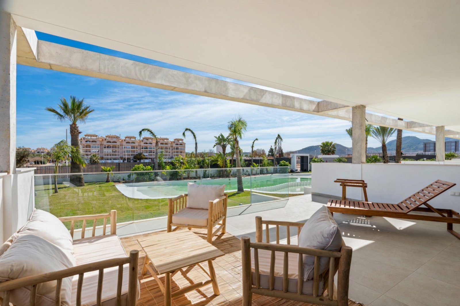 Exklusive Apartments mit Pool und Meerblick