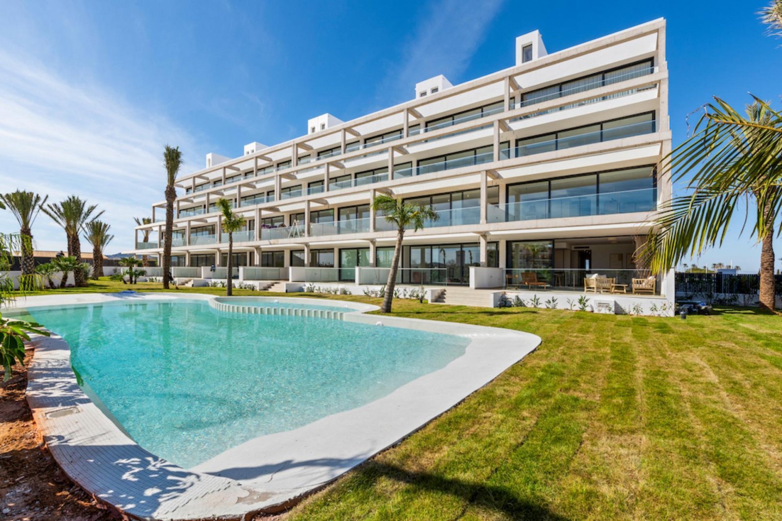 Exklusive Apartments mit Pool und Meerblick