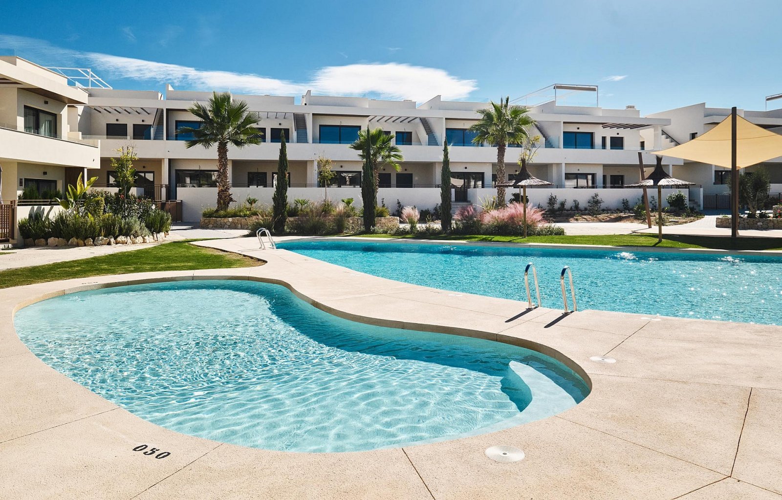 Moderne Apartments mit Solarium und Gemeinschaftspool