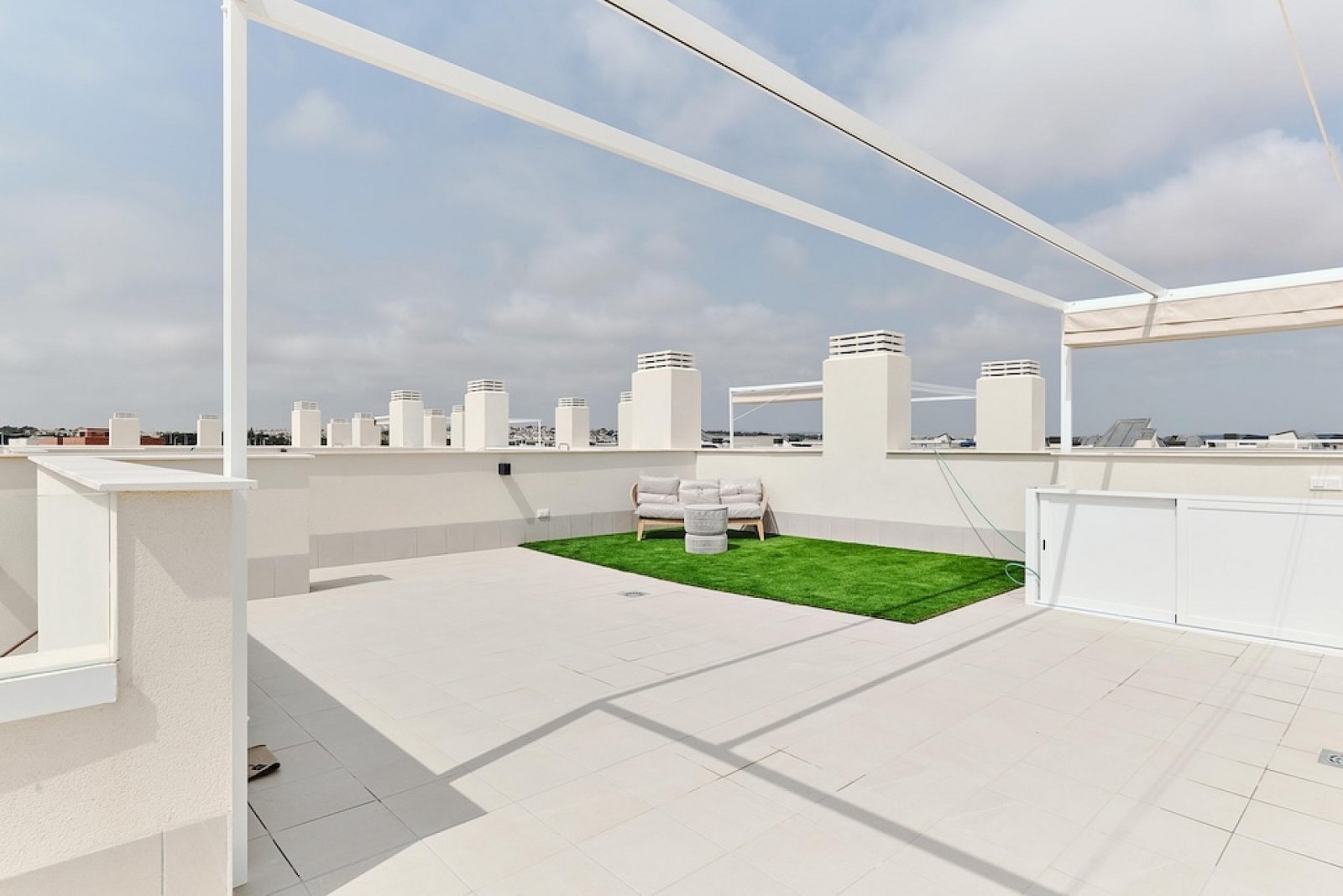 Moderne Apartments mit Solarium und Gemeinschaftspool