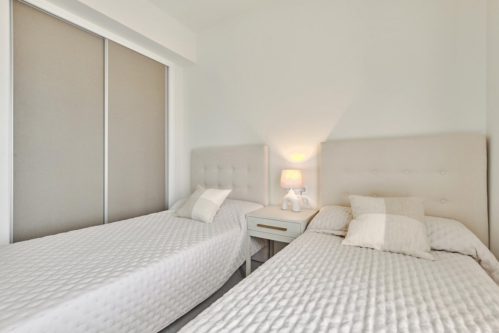 Moderne Apartments mit Solarium und Gemeinschaftspool