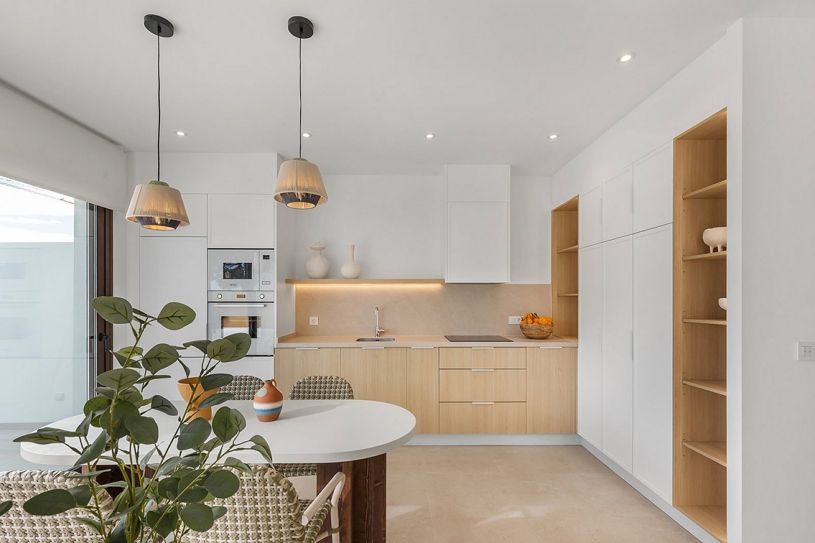Stilvolles Apartment mit 3 Schlafzimmern, Gemeinschaftspool und Stellplatz