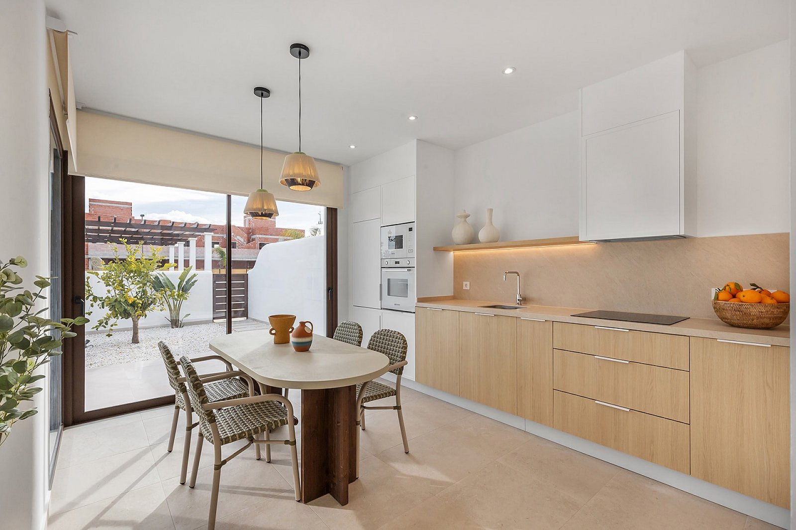 Stilvolles Apartment mit 3 Schlafzimmern, Gemeinschaftspool und Stellplatz