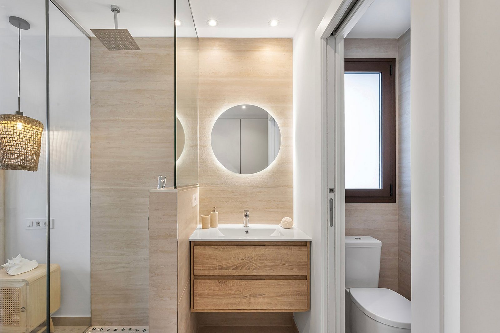 Stilvolles Apartment mit 3 Schlafzimmern, Gemeinschaftspool und Stellplatz