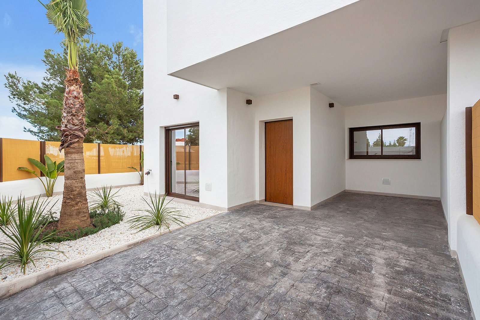 Stilvolles Apartment mit 3 Schlafzimmern, Gemeinschaftspool und Stellplatz